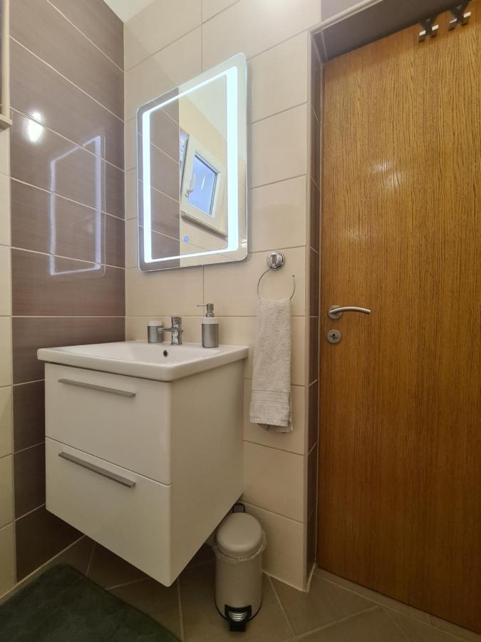 Apartments Ankora Vir Exterior photo